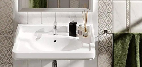 Маленькая ванная + подвесная раковина